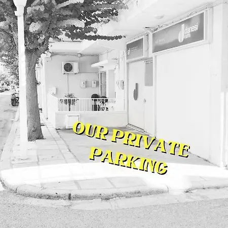 Dion's With Private Parking At The Center Of